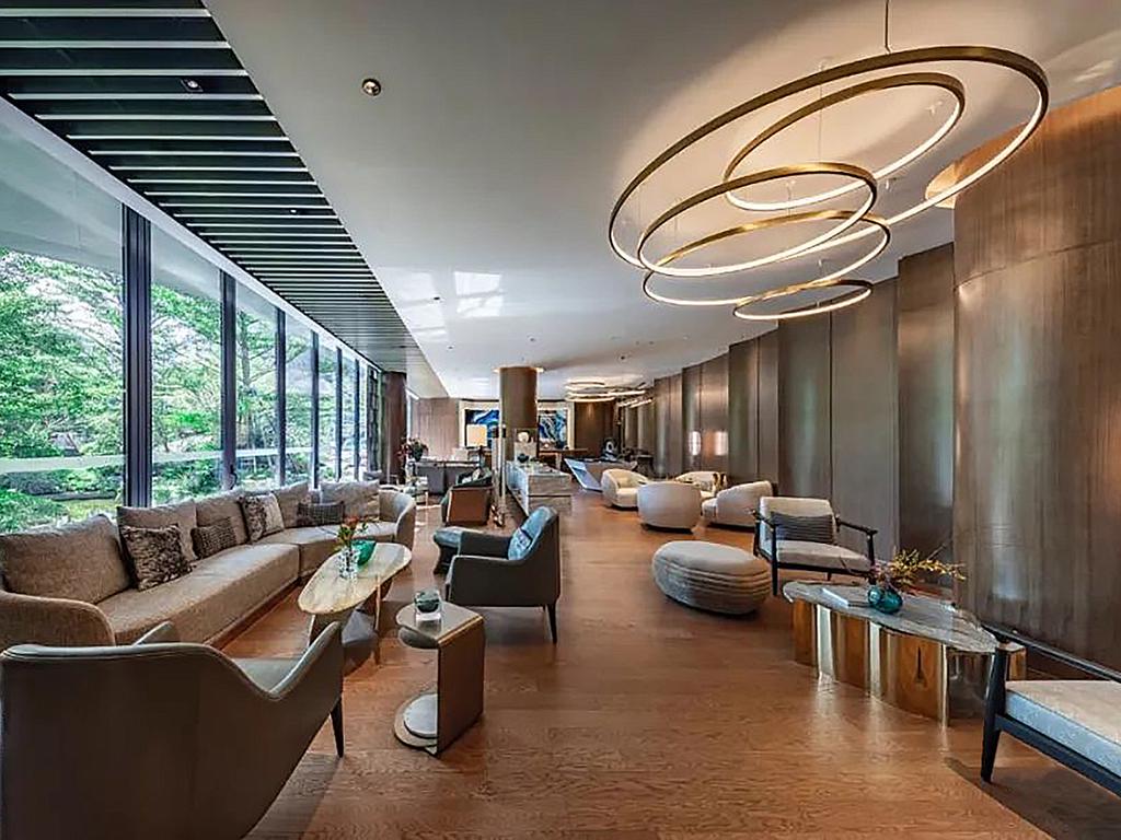 MahashPonk36925's tweet image. Furniture procurement for hospitality projects involves a lot of moving parts. Design review. Site measurements. Manufacturing. Packing and shipping. Installation. Final inspection.

 #TurnkeyFurnishing #ProjectManagement #HotelDevelopment #OneStopSolution #Richang