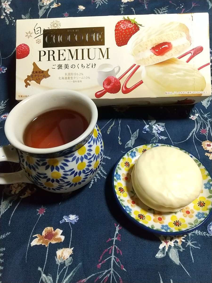 お茶会開催ありがとうございます☕️
ウィリアムさんお誕生日おめでとうございます🎉こちらの冬限定チョコパイも割りと終焉っぽいと思います🍓

#あわいの民エアお茶会
#ウィリアム誕生祭