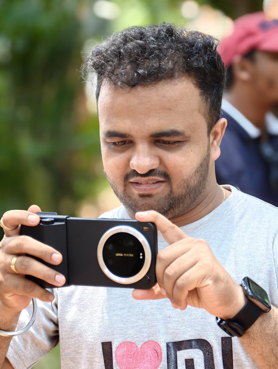 XFCBelagavi's tweet photo. Belagavi meets Ultra 📍🔥
An amazing hands-on session with #Xiaomi17Ultra
The camera, the power, the vibe… everything felt premium.
@XiaomiIndia @alvintse @s_anuj @sandeep9sarma @gautmeluv @Ritij @pixelwithme https://t.co/rQqezU94MQ