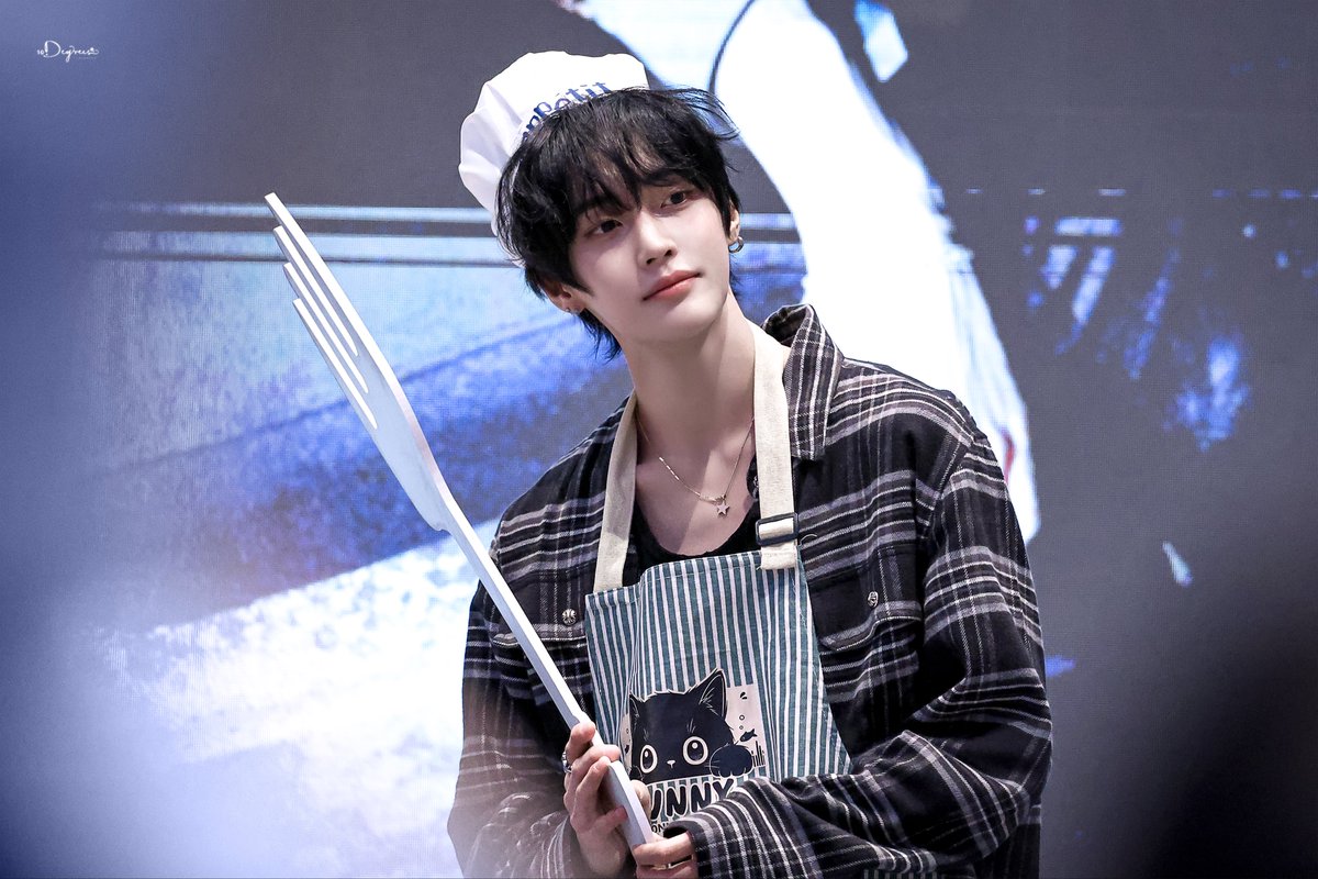 10Degrees tweet media