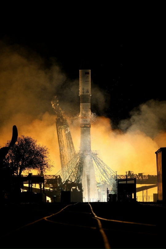 RevesdEspace's tweet photo. 🚀 Lancement réussi la nuit dernière à 22h22 UTC du cargo de ravitaillement #ProgressMS34 par une Soyouz.
Le cargo doit s'amarrer à l' #ISS lundi à 00h01 UTC avec 2518 kg de fret
📷 Roscosmos https://t.co/UYVCbTWYOQ