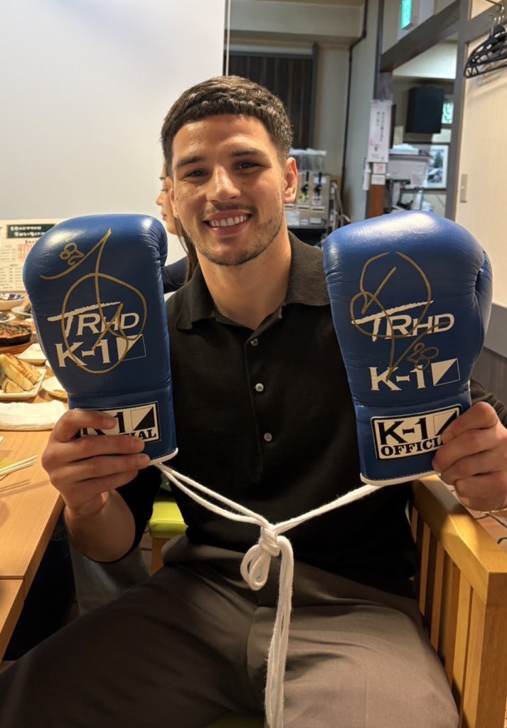 k1wgp_pr's tweet photo. ／
✨️K-1×HATTRICK🎁
✨️オークション本日22:00が最終日😄
＼

🏟4/11 K-1 GENKI🥊
実使用グローブを出品🔥

オークション終了まであと6時間を切りました‼️

📝詳細▷ https://t.co/JoPJdlWhDq

#k1max #HATTRICKオークション @hattrick_world https://t.co/Zl87Ih5fQs