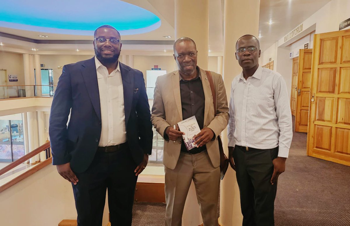 MakerCent's tweet image. On the sidelines of the Inuagural State of the Capital Markets in Zimbabwe seminar held in Harare last Friday. 
From L to R:
Mr. B. K. Nyakabawo (ZCMA FD)
Mr. W. Mavingire (Guest of Honour and CMAZ Vice Chair)
Mr. A. T. Maketo (ZCMA CEO)
#THEFUTURE
#ZIMCAPITALMARKETS
#ZCMA