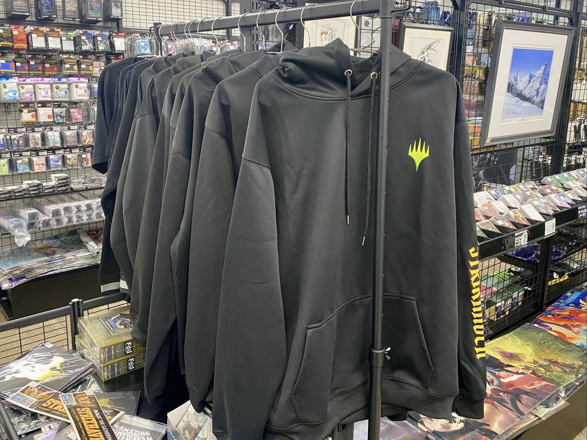 TokyoMTG's tweet photo. 👕アパレル入荷情報👖

「ストリクスヘイヴンの秘密」のパーカーが入荷しました！
各8000円です✨

各大学のマークをあしらったクールなデザインにノジマもご満悦☺️

海外でのプロモーショングッズで、日本では珍しい一品となります👀✨

店内ワゴンコーナー付近に展開中です👏

#東京MTG秋葉原 https://t.co/GzJYexE3Wv