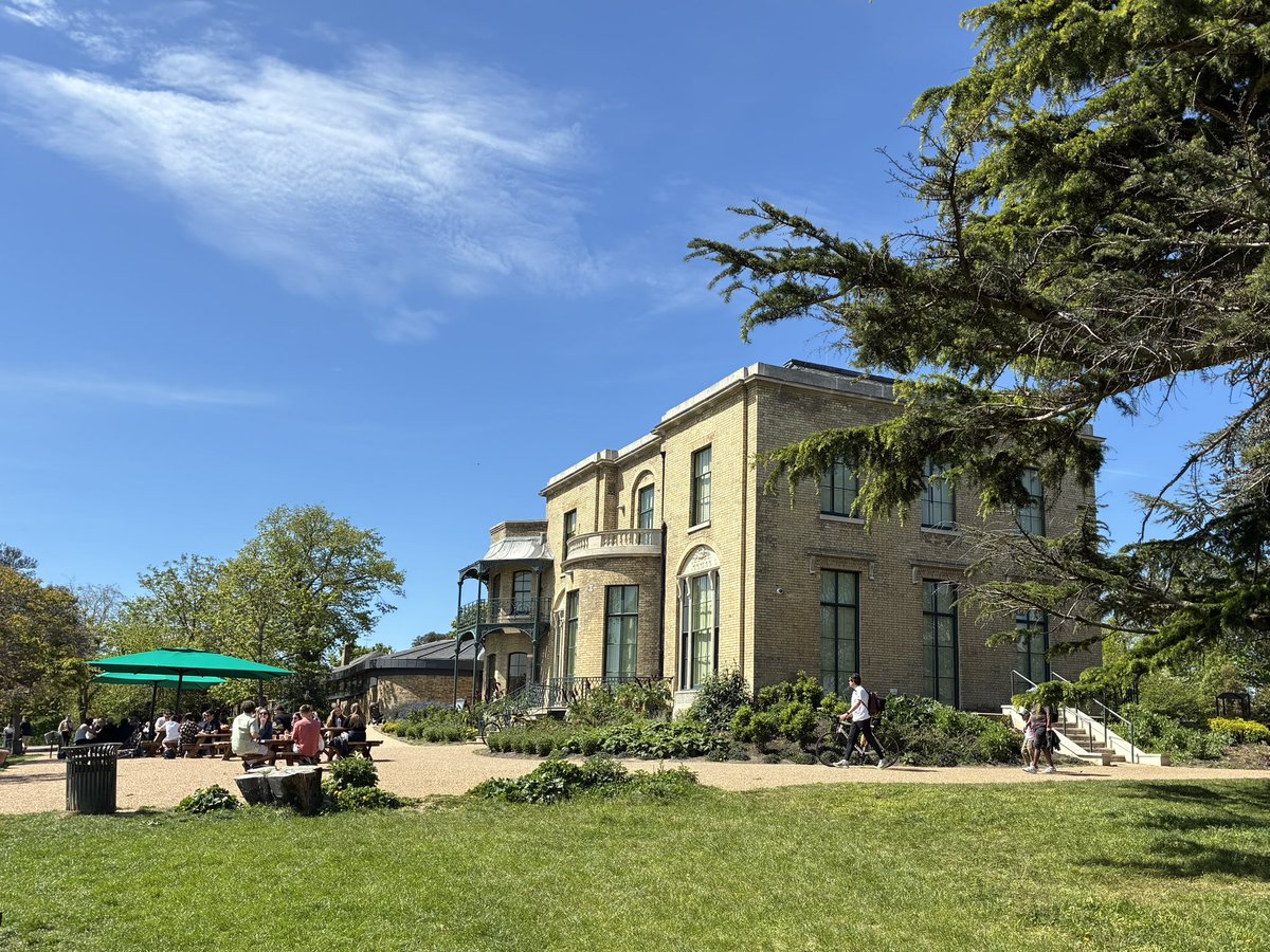 adrianpgibson's tweet image. Brockwell Hall looking absolutely resplendent in the sunshine yesterday 🪭

#brockwellhall #sunshine #parklife #brockwellpark #hernehill