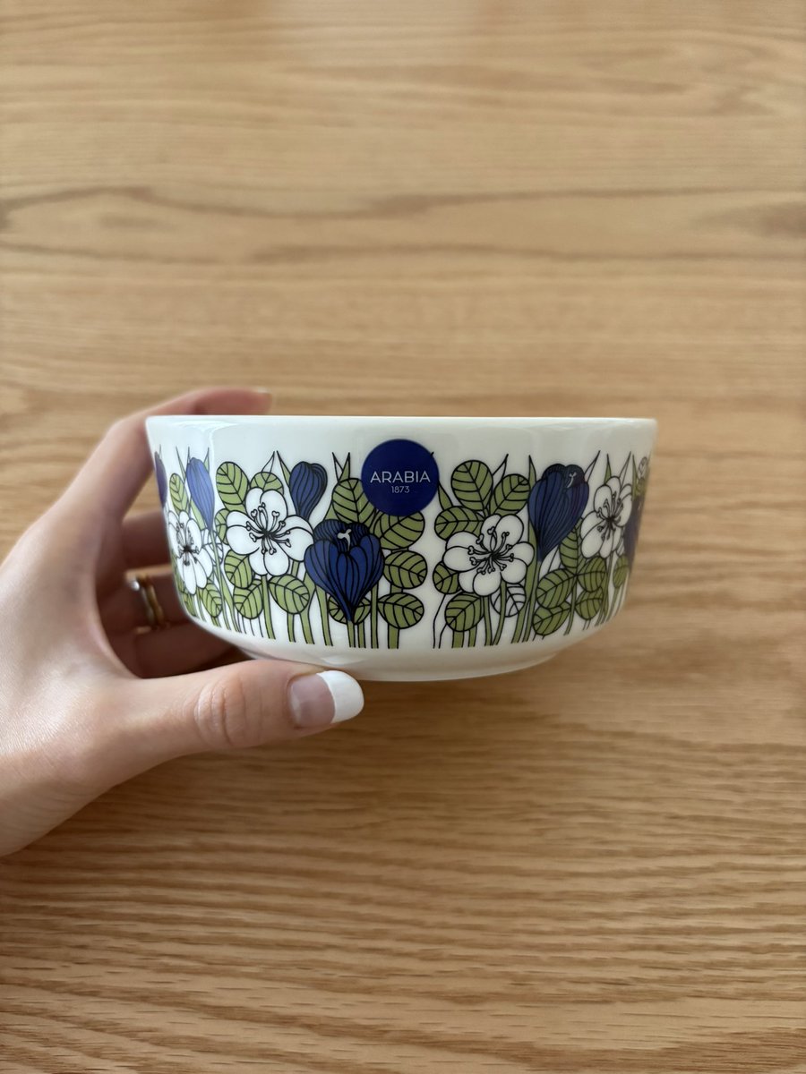 ARABIA クロッカスボウル🥣夫の結婚式の引き出物でゲット！久し振りに新しい器〜スクエアプレートしか持ってないからオンラインギフトにこれ見つけて嬉しかった🎵 用途どうするかなって感じだからいったん一つで様子見かな？🌿 #ARABIA