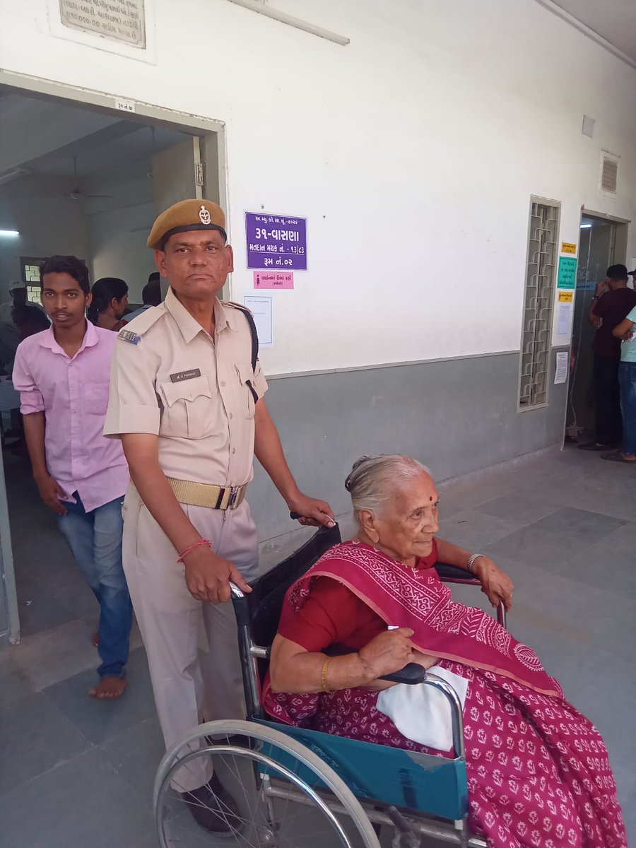 GuardsHome7741's tweet photo. સ્થાનિક સ્વરાજ્યની ચૂંટણી 2026  અન્વયે અમદાવાદ શહેર  (પશ્ચિમ) માં ફરજ કરતાં હોમગાર્ડઝ સભ્યો . https://t.co/Z96VoHwKqd