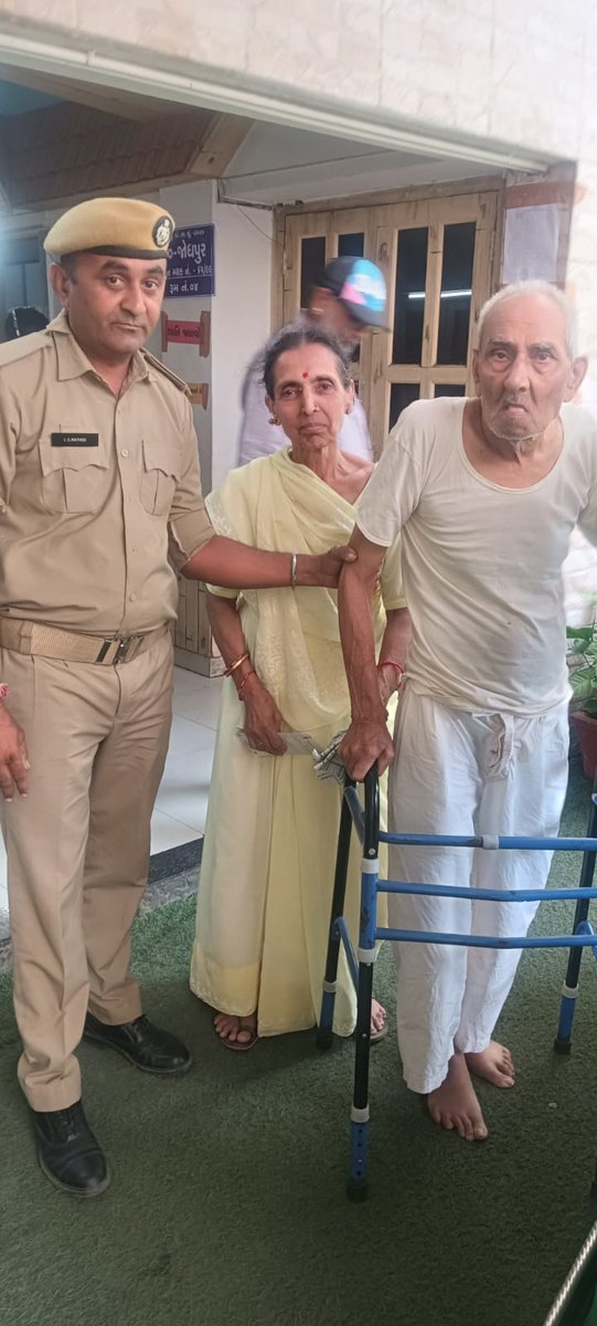 GuardsHome7741's tweet photo. સ્થાનિક સ્વરાજ્યની ચૂંટણી 2026  અન્વયે અમદાવાદ શહેર  (પશ્ચિમ) માં ફરજ કરતાં હોમગાર્ડઝ સભ્યો . https://t.co/Z96VoHwKqd