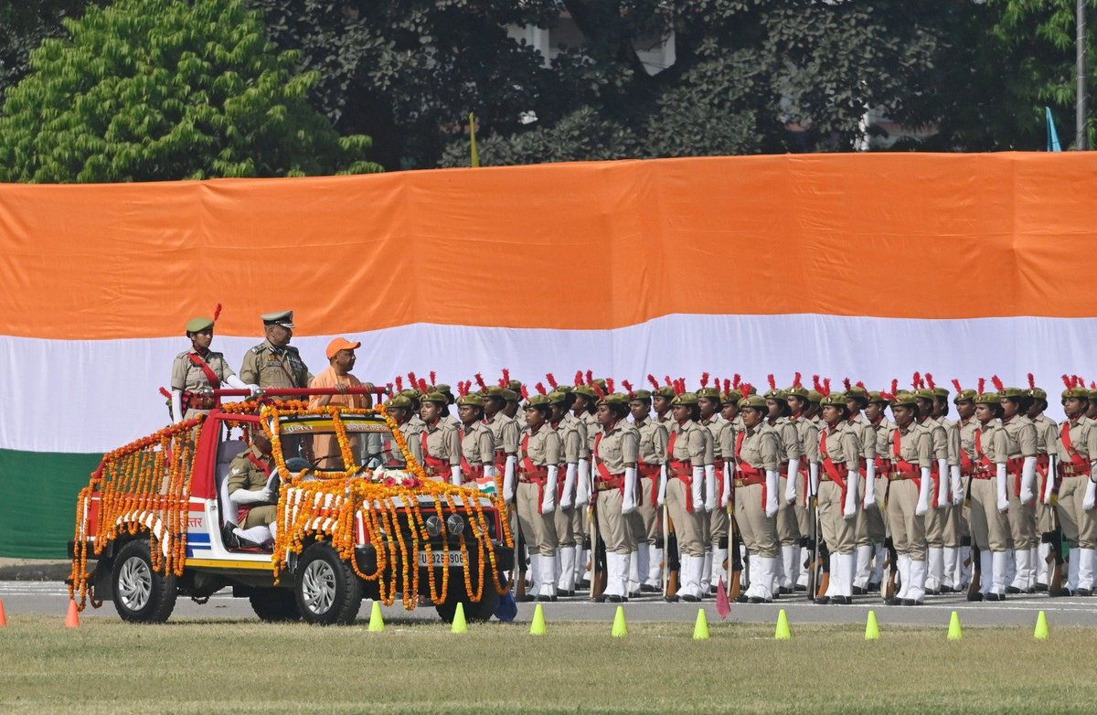 theupindex's tweet image. Passing-out-parade of UP Police constables!

Record 60,244 constabled inducted into the Police Force - largest ever induction in the history of UP Police.

So far, more than 2,19,000 recruitments done in UP Police in last 9 years. #UPPolicePOP #UPPolice