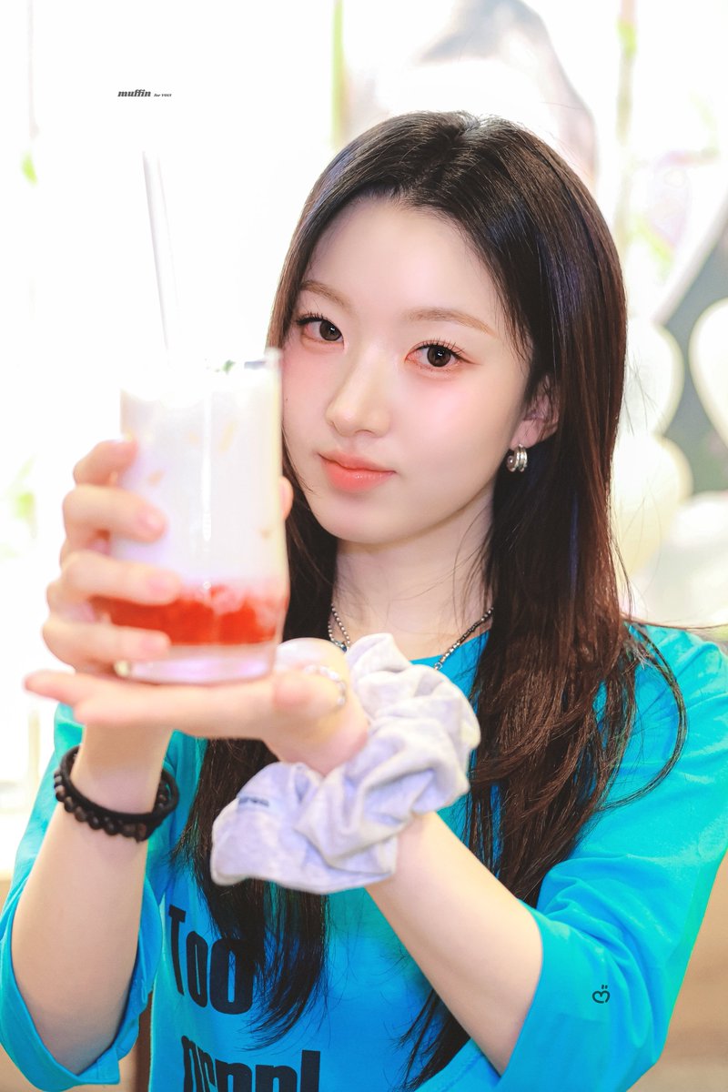 iloveyoui0424's tweet photo. 260424 HQ #유아이 #YOUI
딸기 예절샷 💭🍓
#드림노트
#DreamNote #ドリームノート https://t.co/hslMs1ikzu