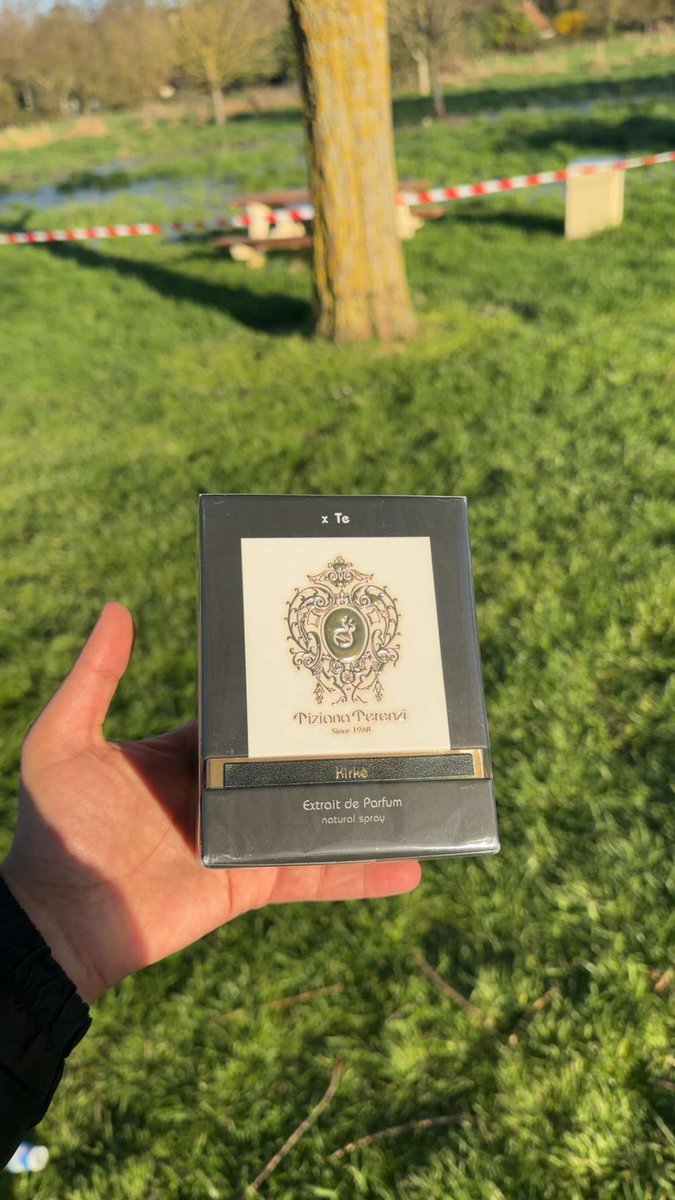 Fragrancesmood's tweet photo. Salem aleykoum 
J'ai pas mal de références de parfums de niche n'hésitez pas à me contacter pour les intéressés ! 

#parfum #niche #fragrance https://t.co/tYTCPxiPJJ