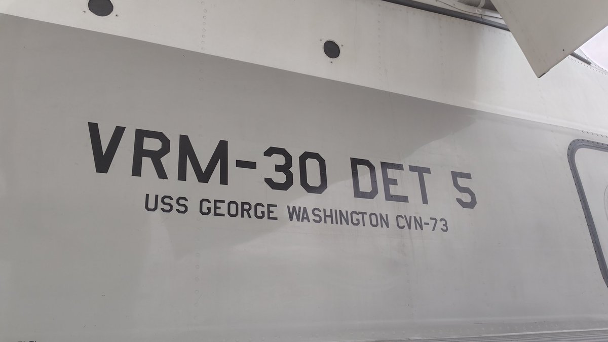 kitaichi_e5's tweet image. 海自「あのー、立入規制用にコーンとバーをどうぞ」
米軍「…要らんけどなぁ…とりあえず機体の下へでも置いとくか」

相変わらず触り放題の米軍でした。
#エアメモリアル鹿屋2026
#オスプレイ #usaf #usmarines #usnavy