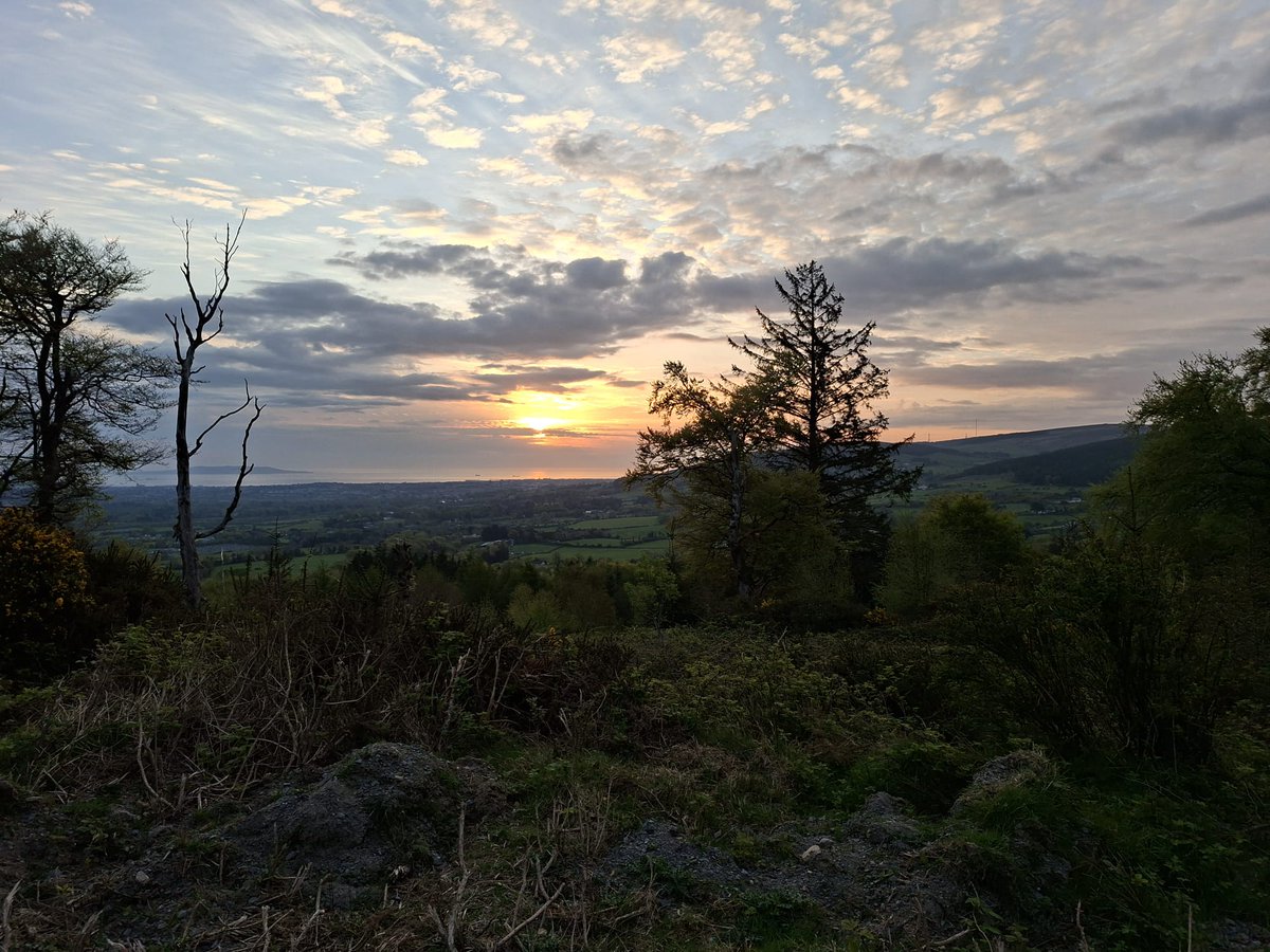 SavetheHellfire's tweet image. The last Sunday in April — May is almost here, carrying sunlight in its pockets. #sunrise #Dublin #Ireland