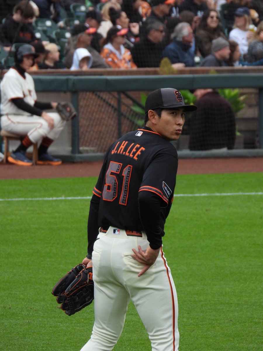 minjeong__kim_'s tweet image. [4/25/26 vs MIA] 우익수 이정후 (외야에서 본) | Jung Hoo Lee in Right Field

#JUNGHOOLEE #이정후 #SFGIANTS #샌프란시스코자이언츠 #ORACLEPARK

instagram.com/p/DXli-3JlT7t/