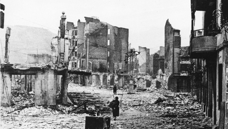 IveserVenezia's tweet photo. 26 aprile 1937
#Guernica https://t.co/HTS6tXZ7oO