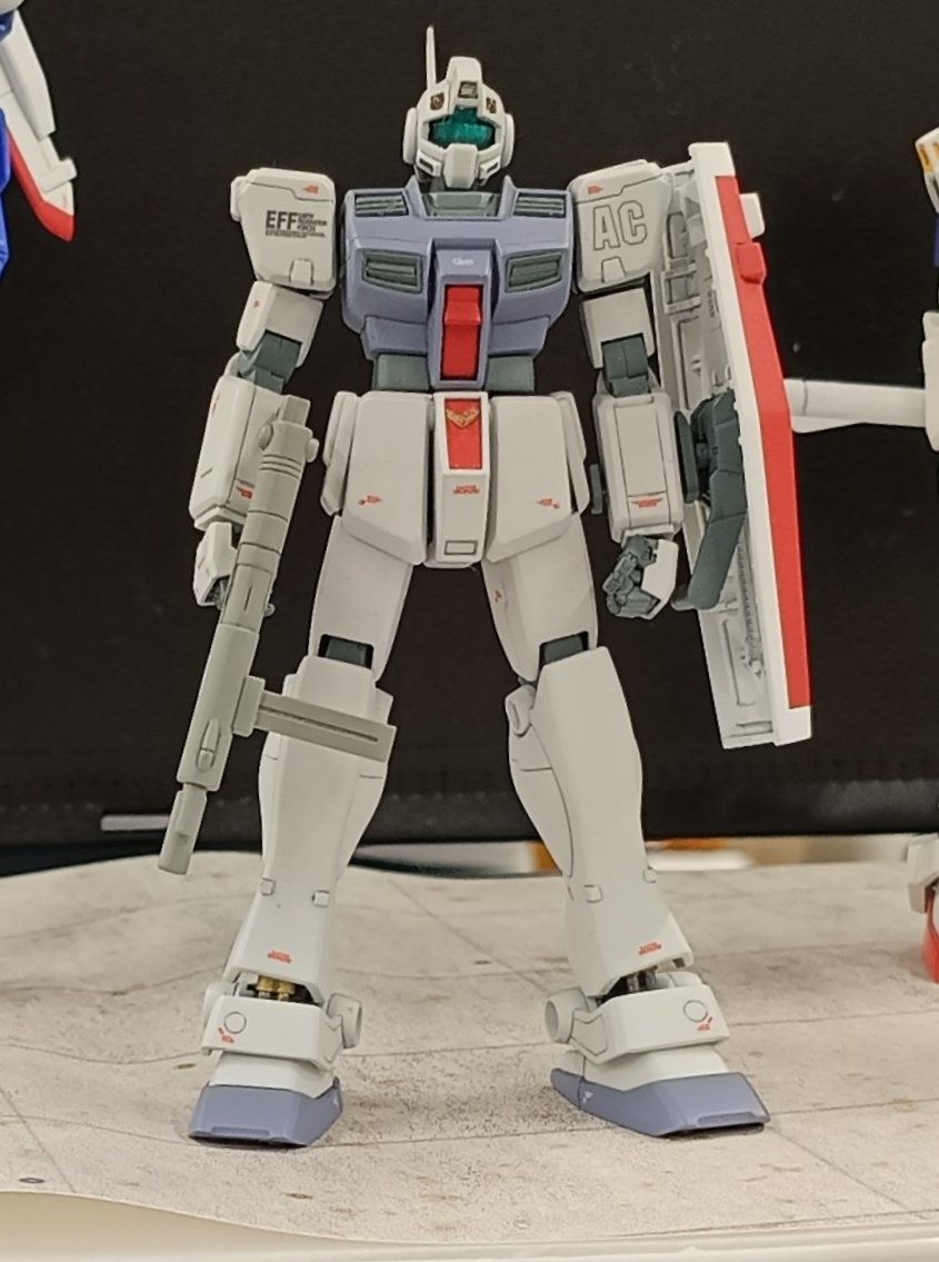 andorommda's tweet photo. 上井草模型展示会で新作展示　HGUC ジム寒冷地仕様　下腕の幅詰め、足首の接地性改善　フロントスカート　太もも、下腕をそれぞれ延長　あとはカトキガンダムっぽいモールドの追加 https://t.co/T0FXHffacA