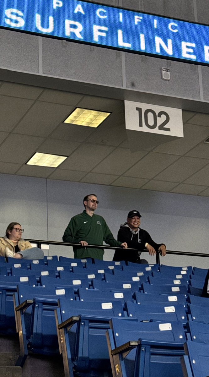 Fake808SPORTS's tweet photo. “So how did it work out for both UC Irvine hoops programs a month ago in Henderson?” 

#GoBows #HawaiiMBB https://t.co/1xvCNa3yjm
