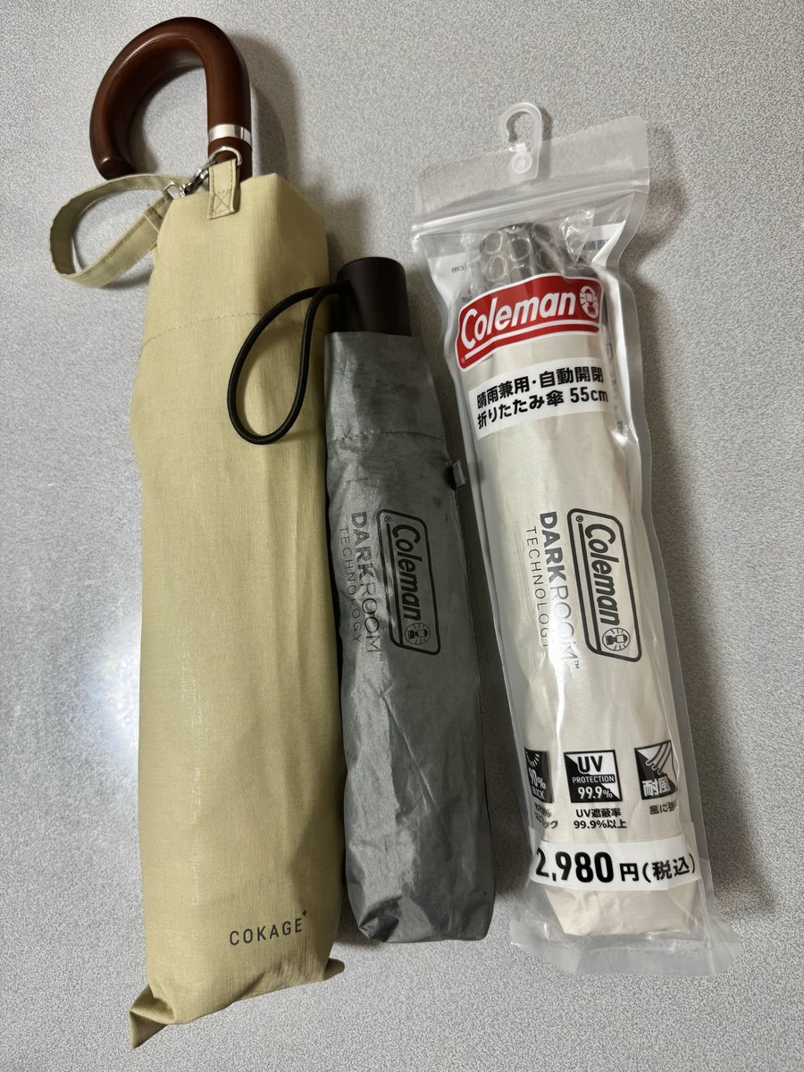 2naka2's tweet photo. 去年COKAGEとLAWSONコラボのColeman買って、ほぼColemanしか使わなかったし、雨の日も使い倒したので、今年もColeman買った！母にも買った。 https://t.co/qFaaxDP5Fm