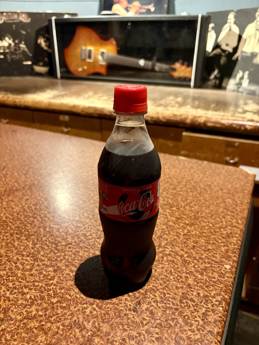 コカ・コーラ500mlペットが220円に値上げ、165品目対象