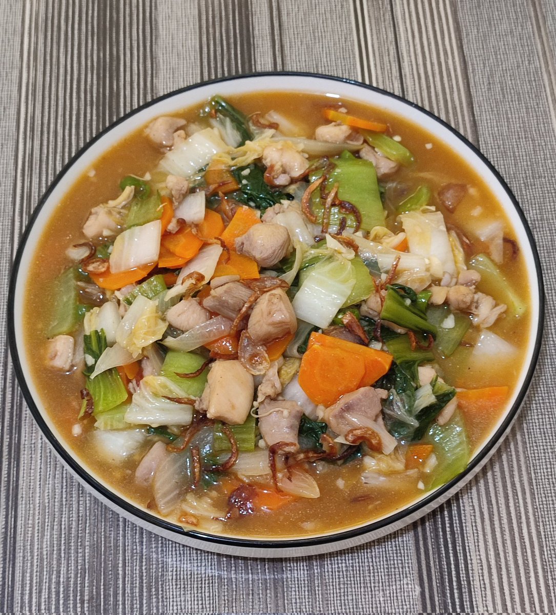 banzar92's tweet image. #MBG (Masak bareng Bini Gue)
Capcay Ayam

Menu MBG siang ini aku dan istri masak bareng. Dan hasilnya nikmat banget serius!!

Kalian makan apa siang ini guys?