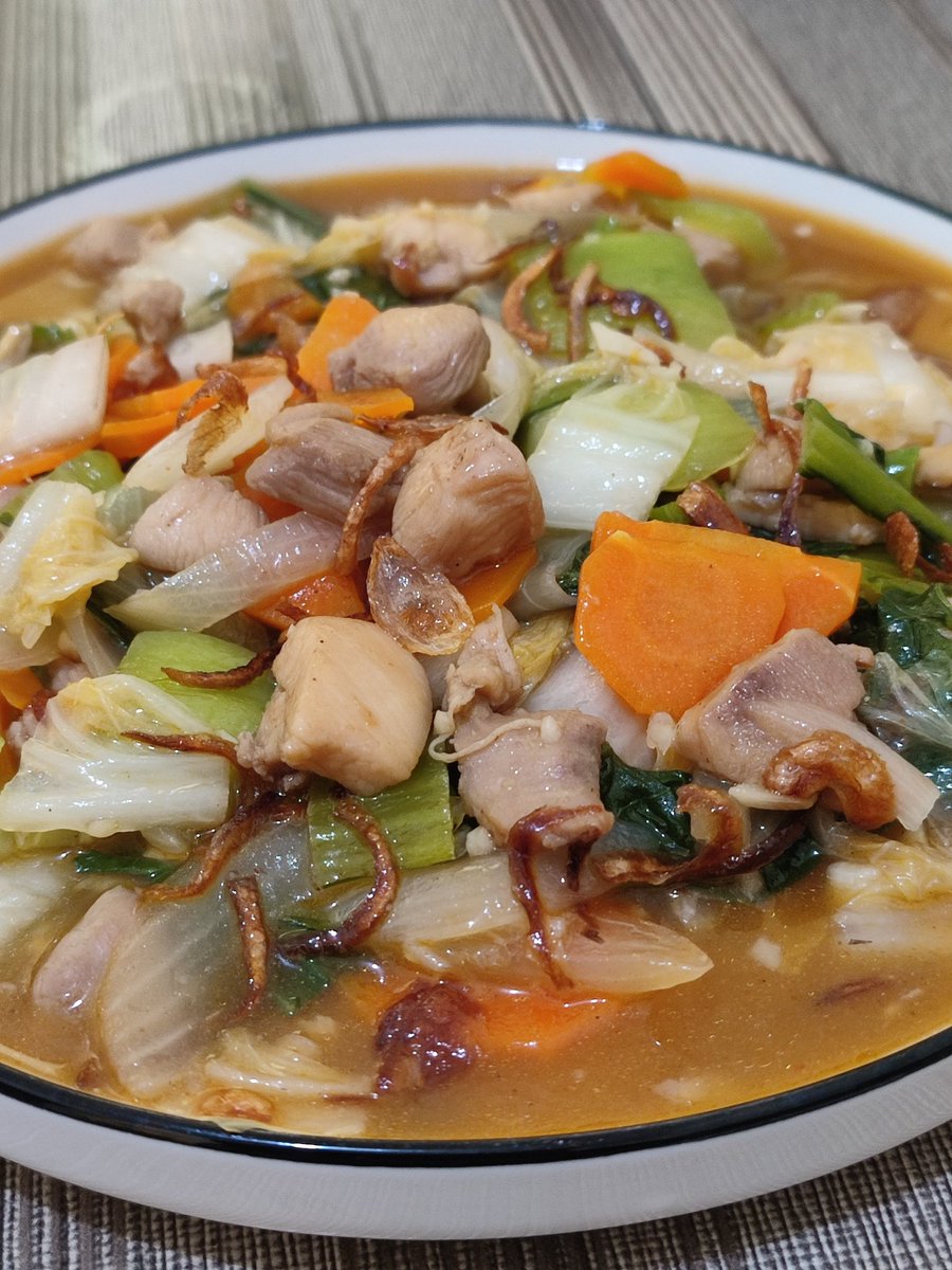 banzar92's tweet image. #MBG (Masak bareng Bini Gue)
Capcay Ayam

Menu MBG siang ini aku dan istri masak bareng. Dan hasilnya nikmat banget serius!!

Kalian makan apa siang ini guys?