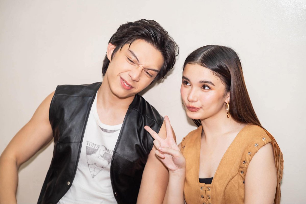 A photograph keeps a moment from running away, and I'm so glad this one captured Sofiño📸

Thank you to the one who captured to this beautiful moments of them🤍🤎

#Sofiño #SofiaPablo #IñigoJose