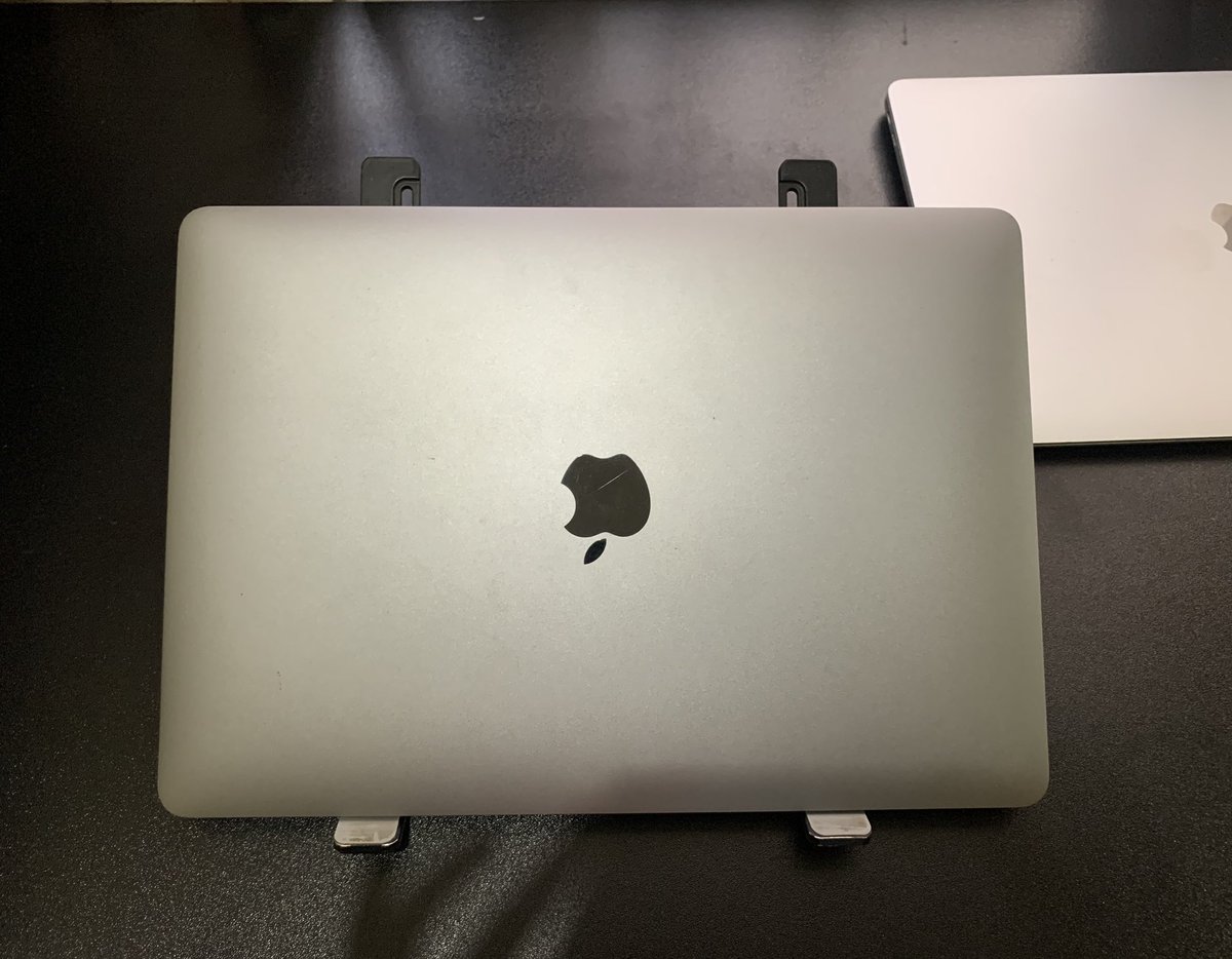 noveerlue's tweet image. WTS Macbook Air M1 2020 ibox
💗 condi: LIKE NEW (dipake skripsian doank)
💗 Space Grey
💗 Baterai 96 CC 95
💗 Kelengkapan: FULLSET ORI
🗒️ alasan dijual: udh wisuda 🧑🏻‍🎓 

💸 8,8 jt (open nego) 
COD Jaksel/Depok (Area UI/beji preferred)
#wts #zonauang #macbook #wtb
