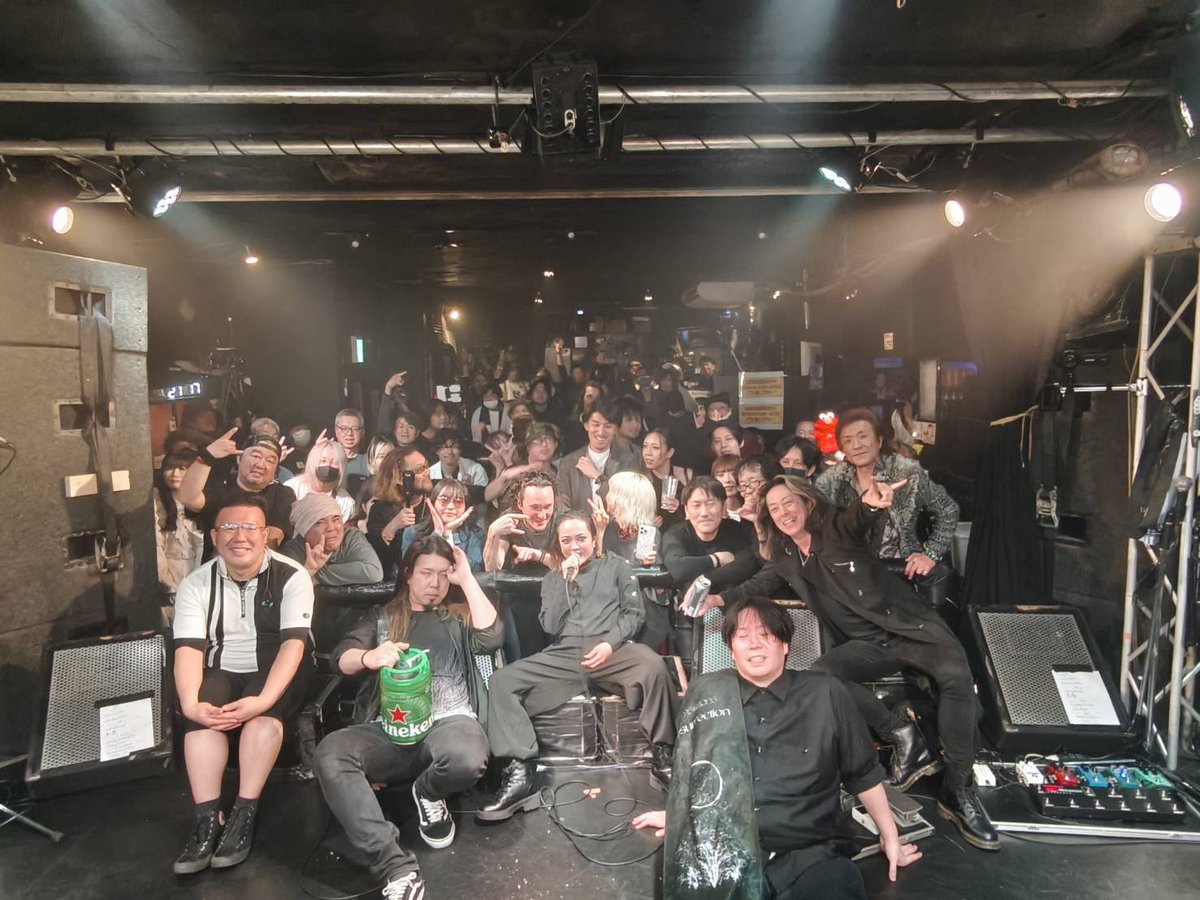 kazucielnocturn's tweet photo. 吉祥寺クレッシェンド40th
CielNocturneにて7年ぶり？8年かな
久しぶりステージでした
沢山の方達に喜んでいただいたようで
感謝
クレッシェンドのスタッフさんもみんな懐かしく暖かく向かい入れてもらってありがとうございました
もちろんご一緒していただいた
バンドのみんな
大好きっす！ありがとう https://t.co/K5jXoGERHe