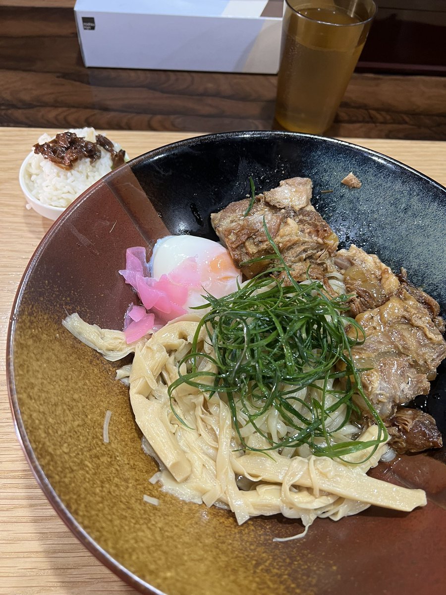 105Macy's tweet photo. 河内の中華そば醤@東花園
あさり油そば  あと飯(あさりの佃煮のせ)

あさりの旨みたっぷりで最後のあと飯ダイブまで大満足でした

2026年
53杯目 https://t.co/rVjq4IWQvC
