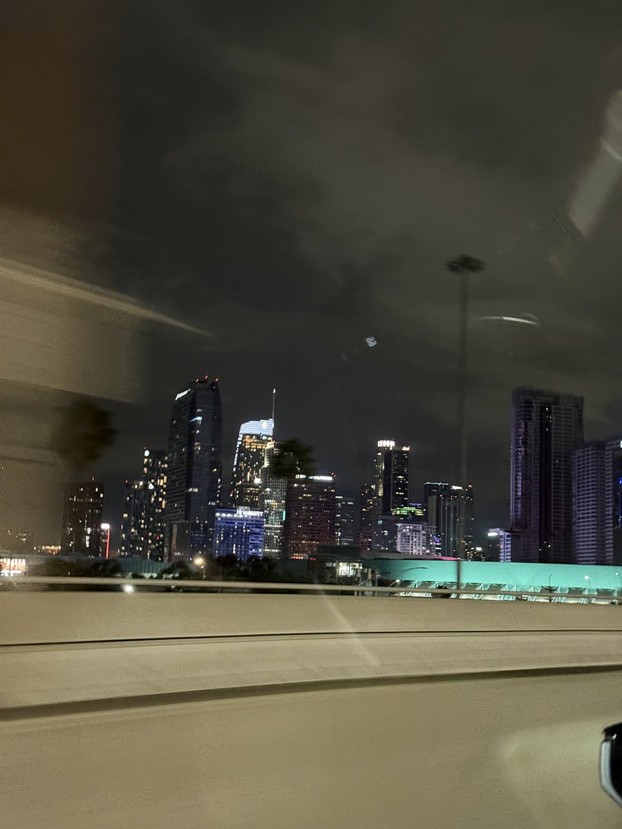 dailyyybull's tweet image. Giving head on the freeway is a must 🙂‍↕️😋#LA