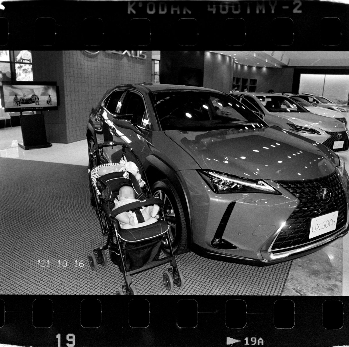 karutetto23's tweet image. トヨタ会館 (アントキの)レクサス車 展示コーナー

📷MINOLTA α-Sweet II+AF 28-80mm F3.5-5.6 D
🎞Kodak T-MAX400  富士SPD 1:1 22℃ 6分

#film #自家現像 #minolta #フィルムカメラ