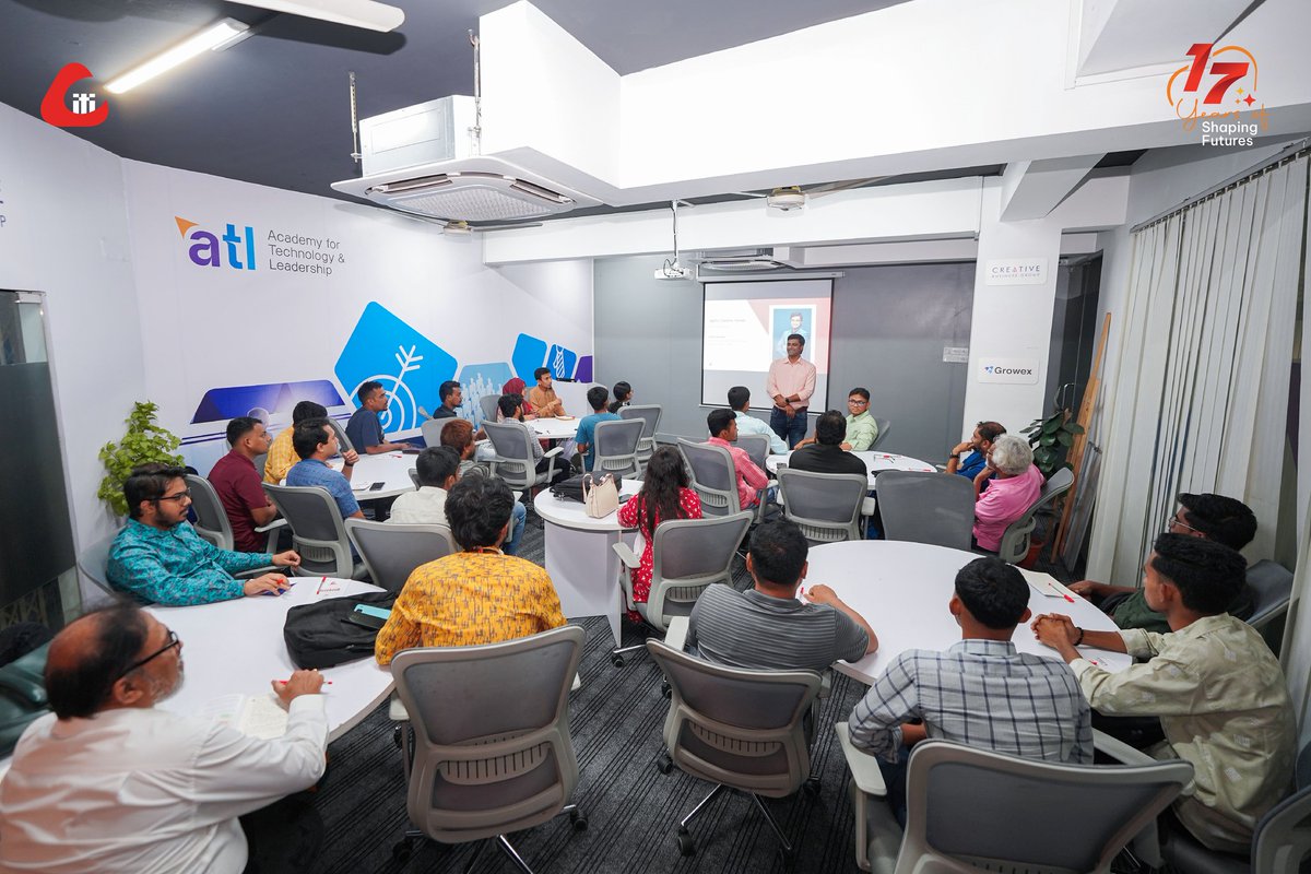Sijan_82's tweet image. Lights, Camera, Strategy! 🎬

Exploring the "Inside the Video Industry" session at Creative IT Institute! Great insights on career roadmaps and production pipelines. Visiting Movreel Studio to see real-life shooting and editing was a game-changer

#VideoProduction #sijanmahmud