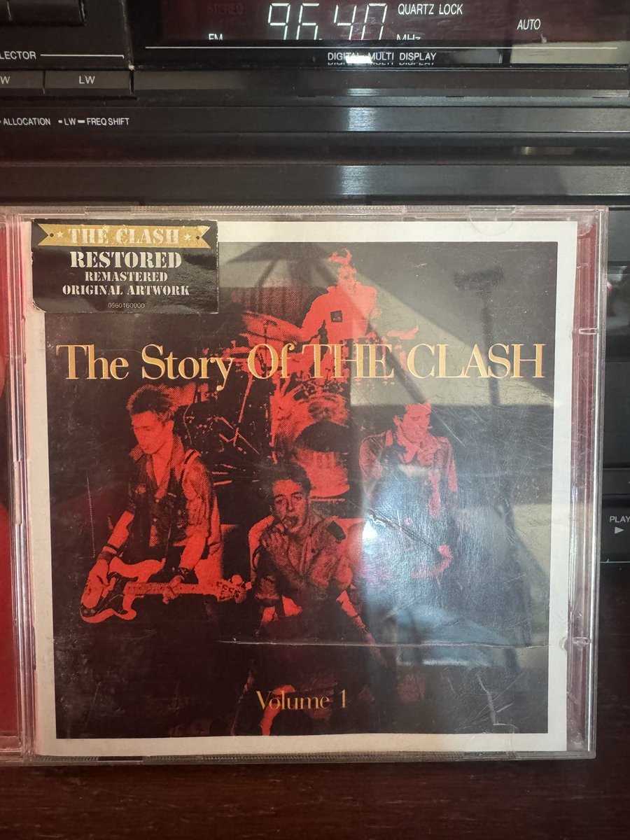 lee0969's tweet image. On this day in 1988 No 42 The Clash “The Story Of The Clash - Volume 1” Nothing needs to be said about this one other than this one is a very difficult choice. I’ll choose “(White Man) In Hammersmith Palais” how about you? #1980s #TheClash #Punk @jillwebb2005 @nikidoog