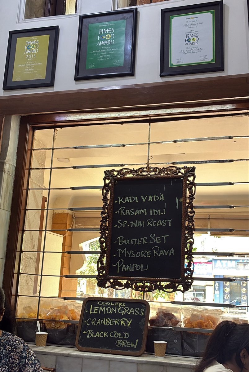 dhanesh500's tweet photo. Thank you to all Mumbaikars for going to Benne &amp; Rameswaram cafe to eat over priced dosa

Ram Ashray &amp; Cafe Madras in Matunga are Queue-less again https://t.co/p9wCw2ZZQY