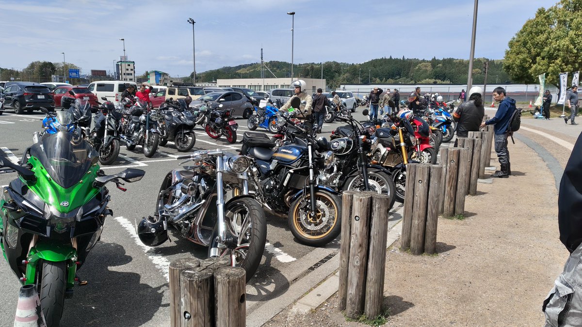 wp21175's tweet photo. 久しぶりのバイクは楽しかった🏍️

新型隼はツーリング楽すぎ
新型ZX-6Rは軽くて速い

セナJ30も新調したけど、接続簡単すぎて良かった✨️ https://t.co/3dpEG59DYP