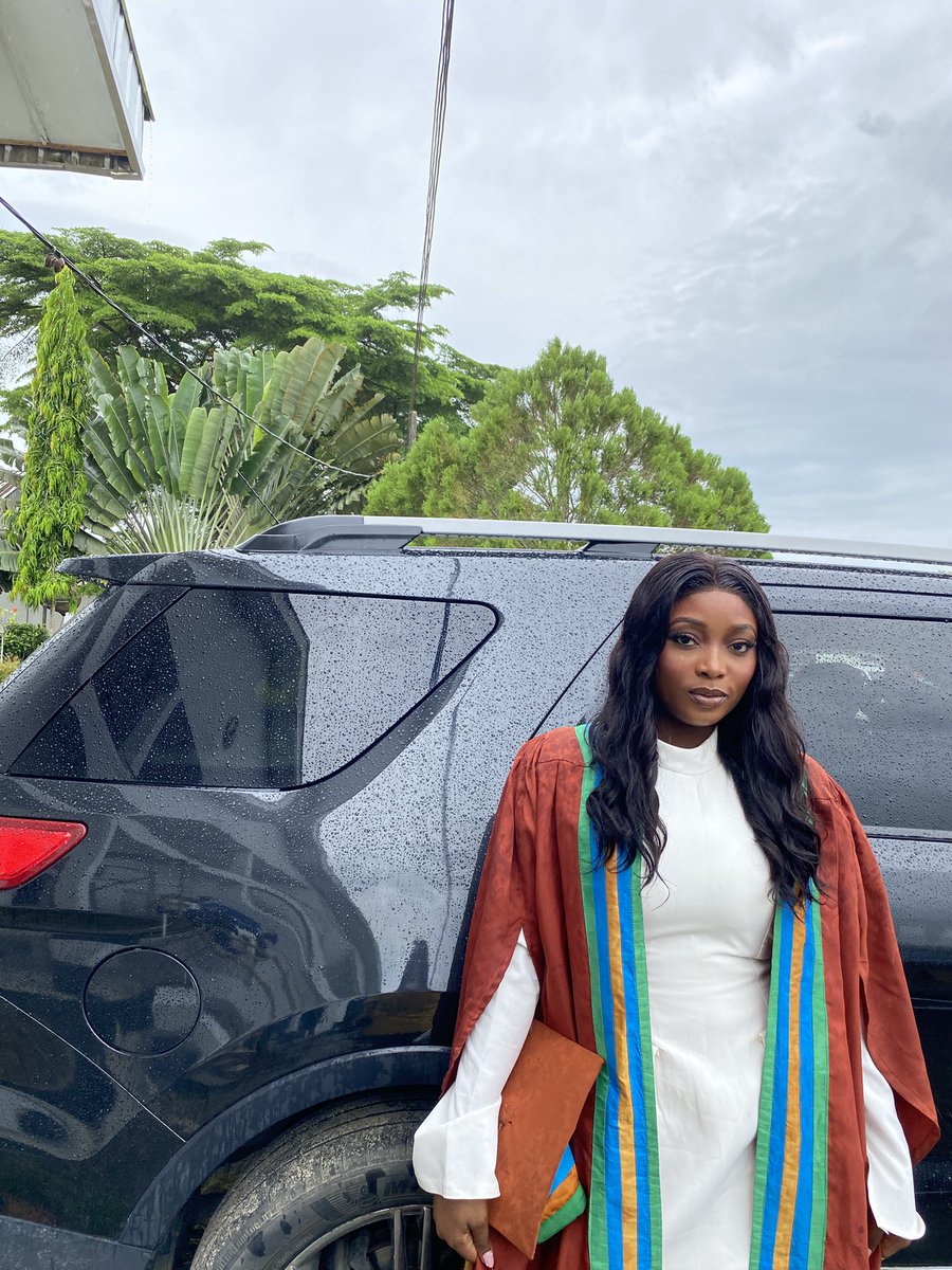 Junejacobsongem's tweet image. I graduated guys!
2nd slide is Pinterest worthy btw. ✅
#Graduation #classof2023 #Aksu