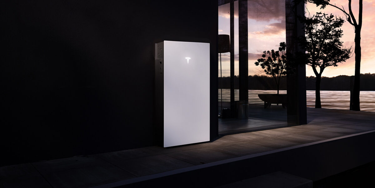 pvmagazine's tweet image. Tesla launches three-phase Powerwall 3P: The system integrates a battery, hybrid inverter, and home energy management system into a single device. It supports the integration of additional appliances,… dlvr.it/TSDXYF #Photovoltaics #EnergyStorage #RenewableEnergy