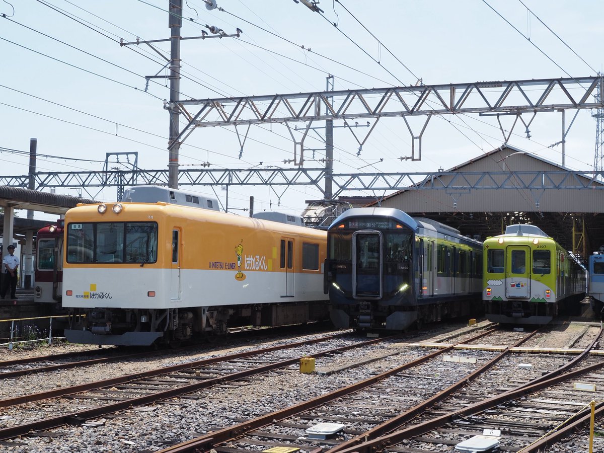 AMoto1120's tweet photo. 今日は午前中に近鉄塩浜検修車庫で開催された近鉄鉄道まつりに行ってきました。今年は、はかるくん、1A系、つどいの並びや三重交通バスの展示車両を撮影して、近鉄、三重交通、養老鉄道のグッズを買って帰ってきました。 https://t.co/CpTQzyCAfI
