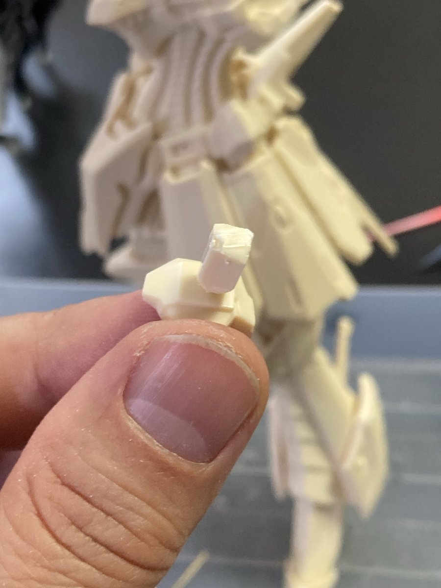 Xzq1FNTWSj48985's tweet image. #SAV #SR4 #fss_jp
勢い余って貫通してしまったのでランナーで1mmくらいの棒を削り出し、瞬着で固定したらへし折って表面慣らして終了〜
補修簡単な場所でよかったぁ💦
でここまでできました‼︎