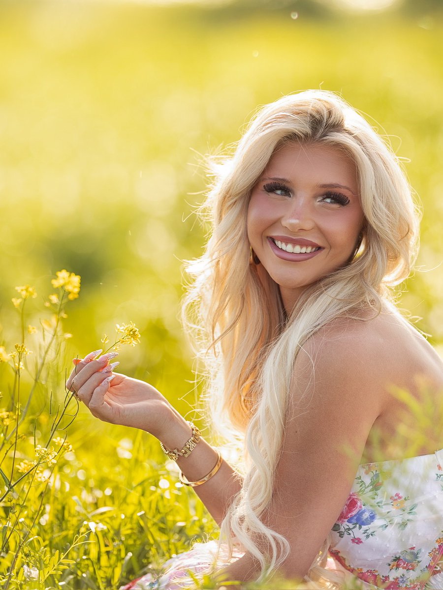 brooklynriley01's tweet image. Blooming in my own kind of light🌻💕
#TrendingNow #GoViral #Twitter