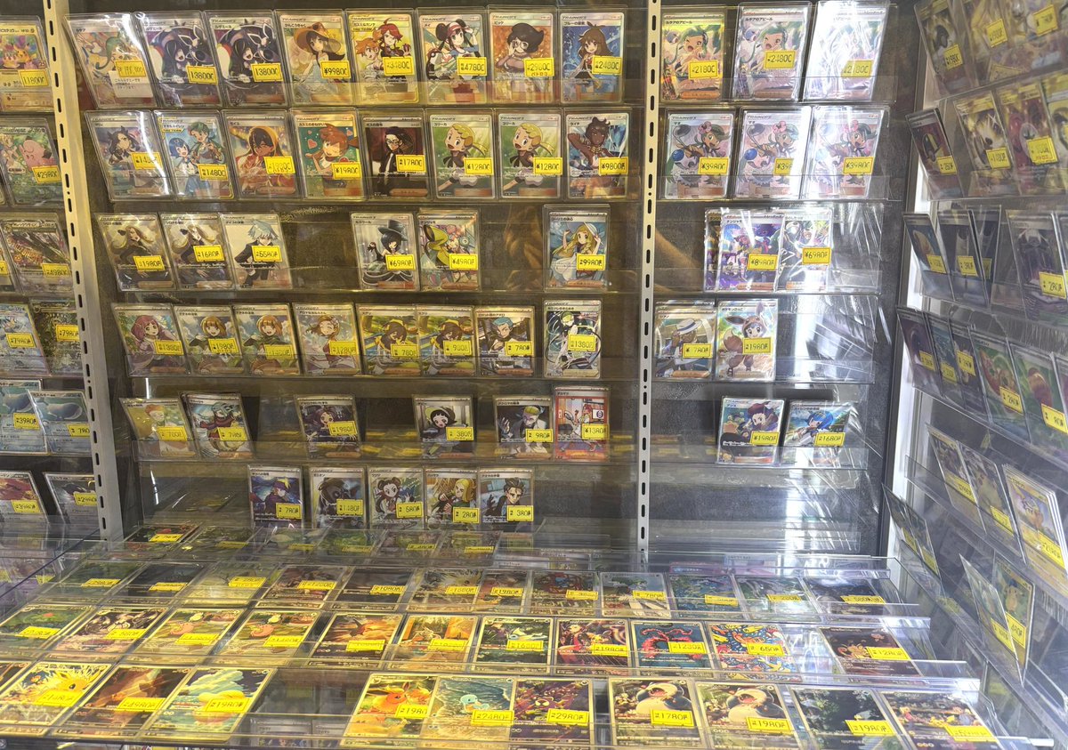 batolocobaba's tweet image. 【販売情報】 ＃Pokemon ＃ポケカ ＃VWポケカ特価

こちらが現在の傷特価ショーケースです‼️‼️

高額カード✨から汎用カード⚔️まで幅広く取り揃えております🥳🎉🎉

気になる商品ございましたら ＃ババロコ へお越しください🐎💨💨