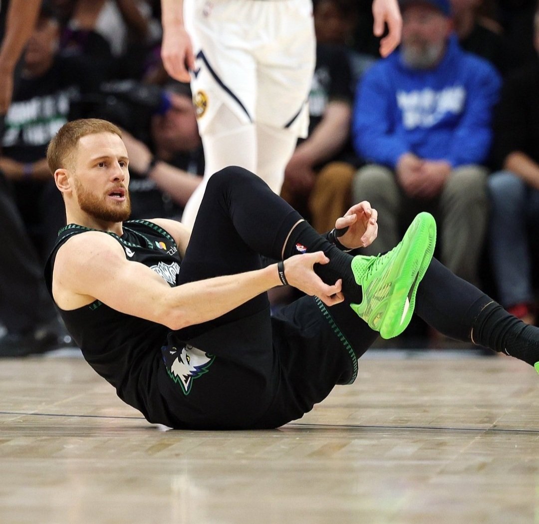 LeFloater's tweet photo. 🏥 Fin de saison pour Donte DiVincenzo....
Le combo guard souffre d’une rupture du tendon d’Achille et manquera la suite des Playoffs et sans doute l’intégralité de la prochaine saison...
#nba #minnesotawolves #dontedivincenzo https://t.co/LvOWLBxqmS