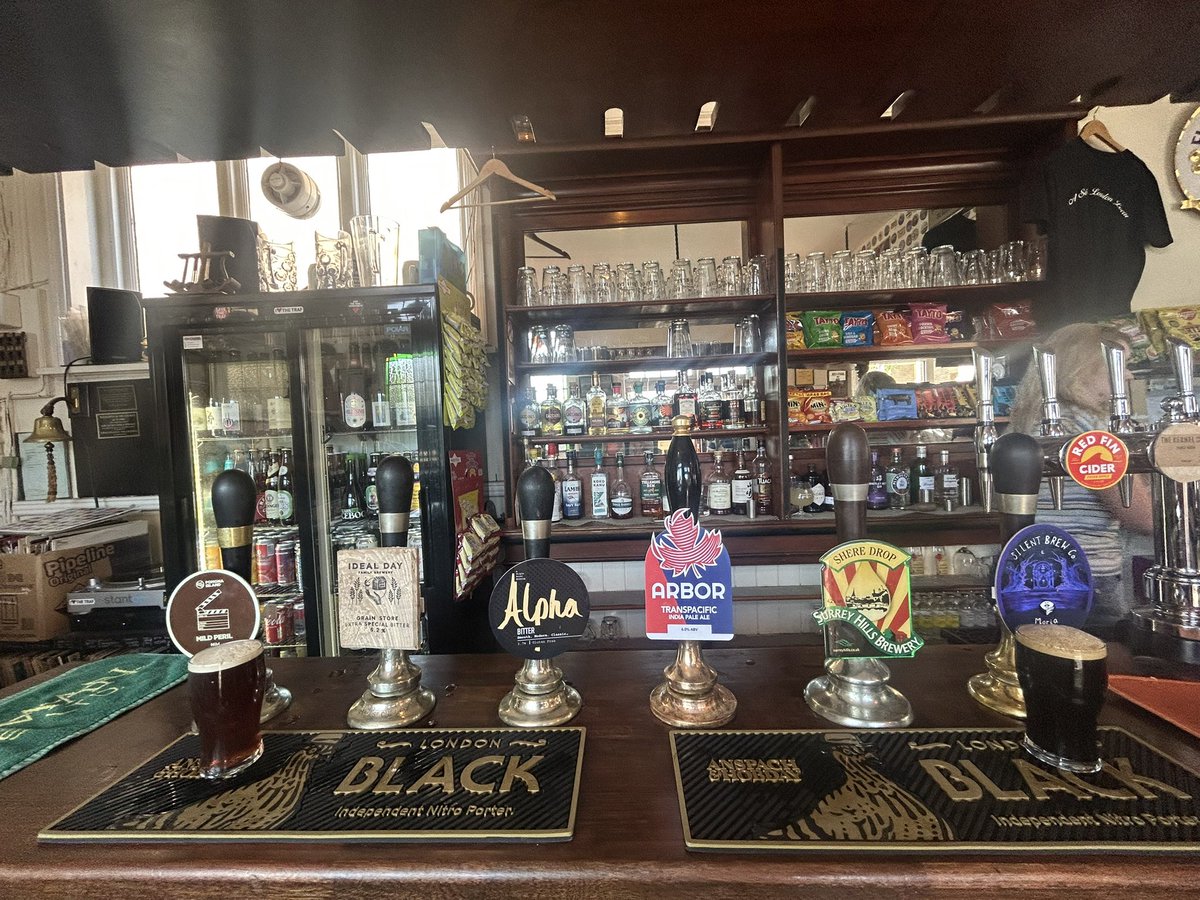 PubsSaving's tweet image. Attended the brilliant beer festival at The Trafalgar #pub #southwimbledon yesterday. Met some lovely people &amp;amp; tasted some great beers. Friendly staff. 🍺 ❤️ There were 18 real ales available on the pumps &amp;amp; in beer garden. #savethetraf #bestpubs #communitypub #ACV #beergarden