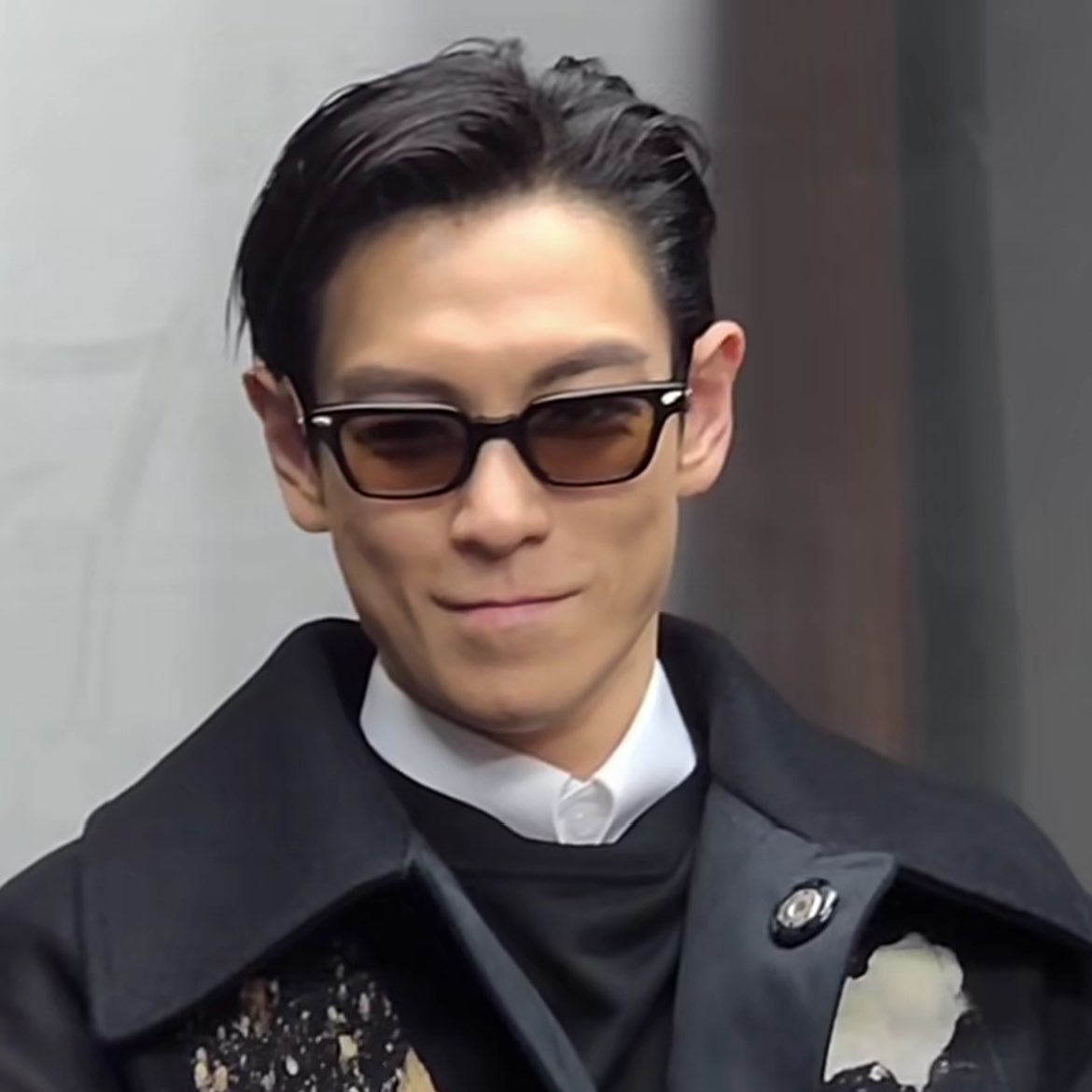 seungt0phyun's tweet image. so Tabi told his staff to be kind to fans, even among all that chaos when everyone was pushing 🥹 we really don’t deserve his kind soul 😭😭

#TOP #TTTOP #최승현 #탑 #AnotherDimension