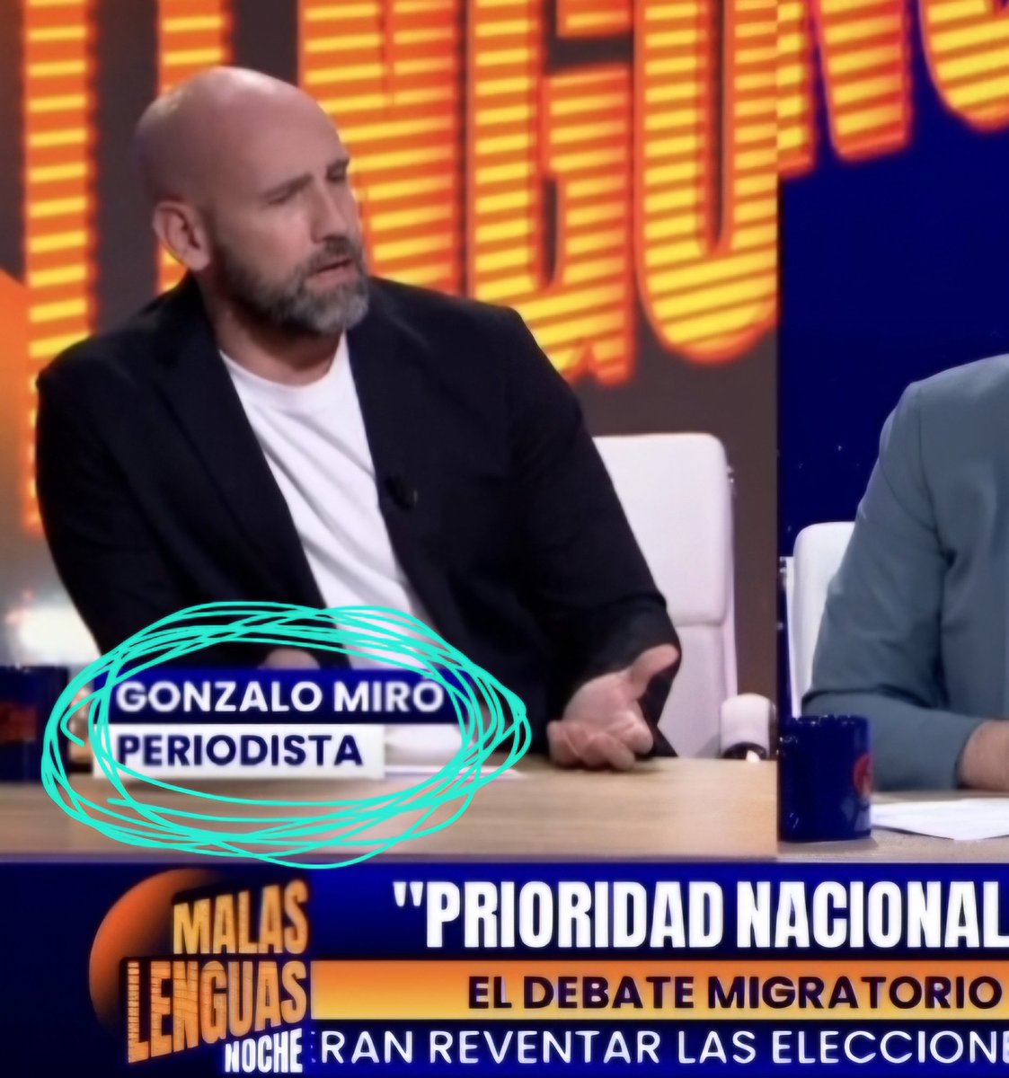 Gonzalo comenzó la carrera de Humanidades en la Universidad Carlos III de Madrid pero abandonó para estudiar Periodismo en la Universidad Francisco de Vitoria, estudios que también acabó abandonando. 
Pero en <a href="/MalasLenguas_Tv/">Malas Lenguas</a> te lo mienten "periodista".
Jajajajajajaja 🤣😂🤣😂