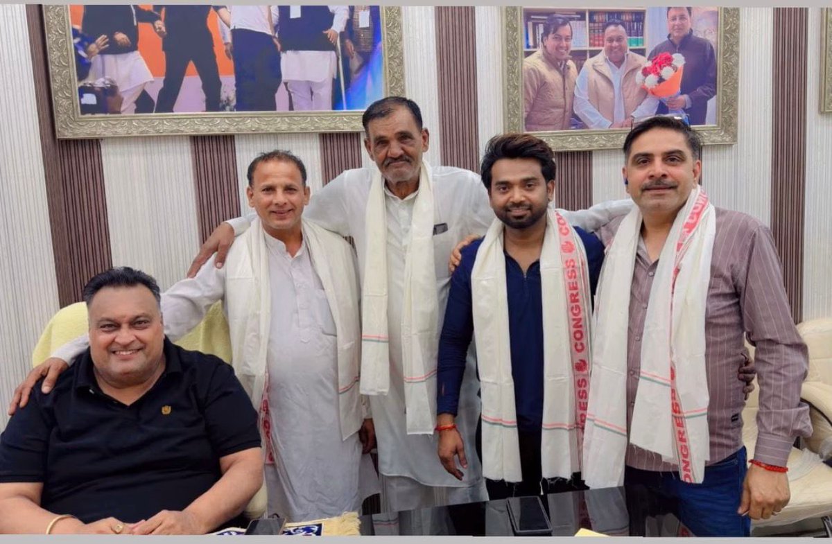Support4Singla's tweet photo. मिलन-संवाद-संकल्प।
ओल्ड फरीदाबाद📍कार्यालय पर टीम लखन सिंगला “समर्पित साथियों के साथ” बैठक, आगामी रणनीति पर चर्चा।

मजबूत संगठन, स्पष्ट लक्ष्य—जनता का विश्वास हमारी सबसे बड़ी ताकत।
टीम लखन सिंगला—संकल्प सेवा का, लक्ष्य विकास का। 

@LakhanSinglaINC
#TeamNitinLakhanSingla https://t.co/ou7gVHGbGD