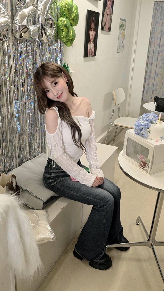 chaehyun hours tweet media