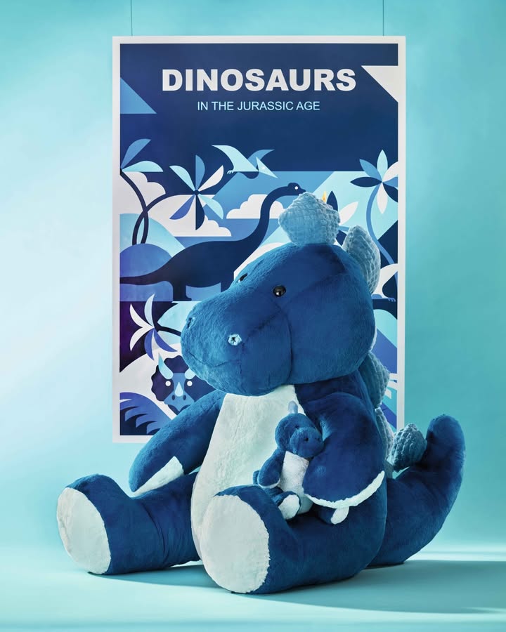 Teddybearland's tweet image. There is plenty to hold onto with this happy Stegosaurus from Steiff. 💙

Now 10% off with code TEDDY10: teddybearland.co.uk/steiff-soft-cu…

#teddybearland #teddybear #softtoys #dinosaurs #collectablebears