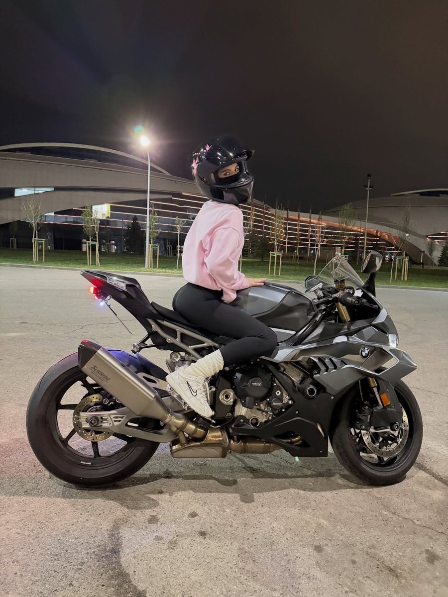 MoreMotorcycles's tweet image. #BMW S1000RR
#BikerGirl 

📷
threads.com/@moto_taxi_alm…