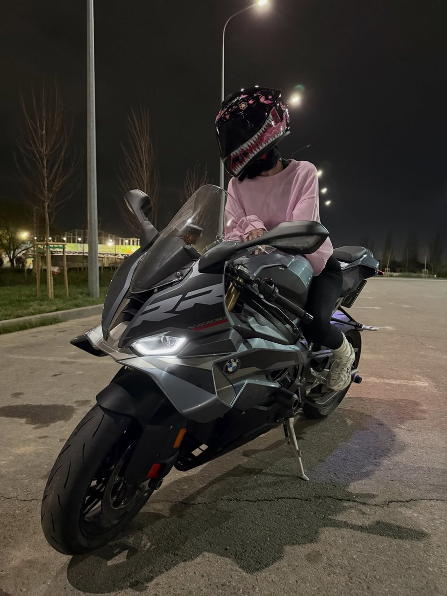 MoreMotorcycles's tweet image. #BMW S1000RR
#BikerGirl 

📷
threads.com/@moto_taxi_alm…